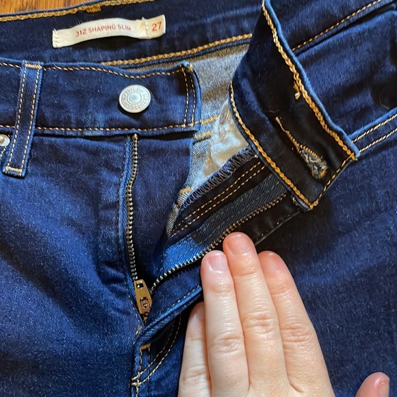 Levi’s dark wash shaping slim jeans - Picture 3 of 7